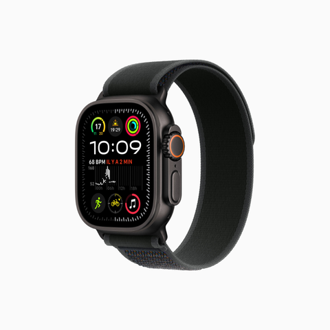 Apple Watch Ultra 2 Boucle Trail in satin black, displaying advanced fitness metrics for running, cycling, and swimming.